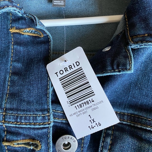 NWT TORRID DENIM TRUCKER JACKET - MEDIUM WASH Size 1 1X 14/16 - Picture 5 of 7